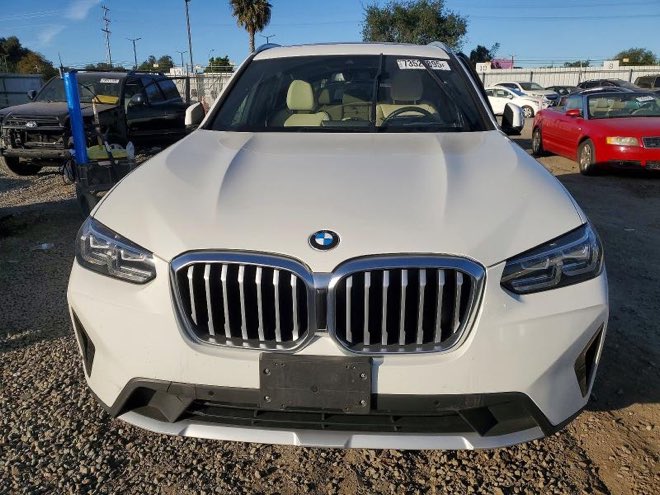 BMW X3 на майданчику Copart